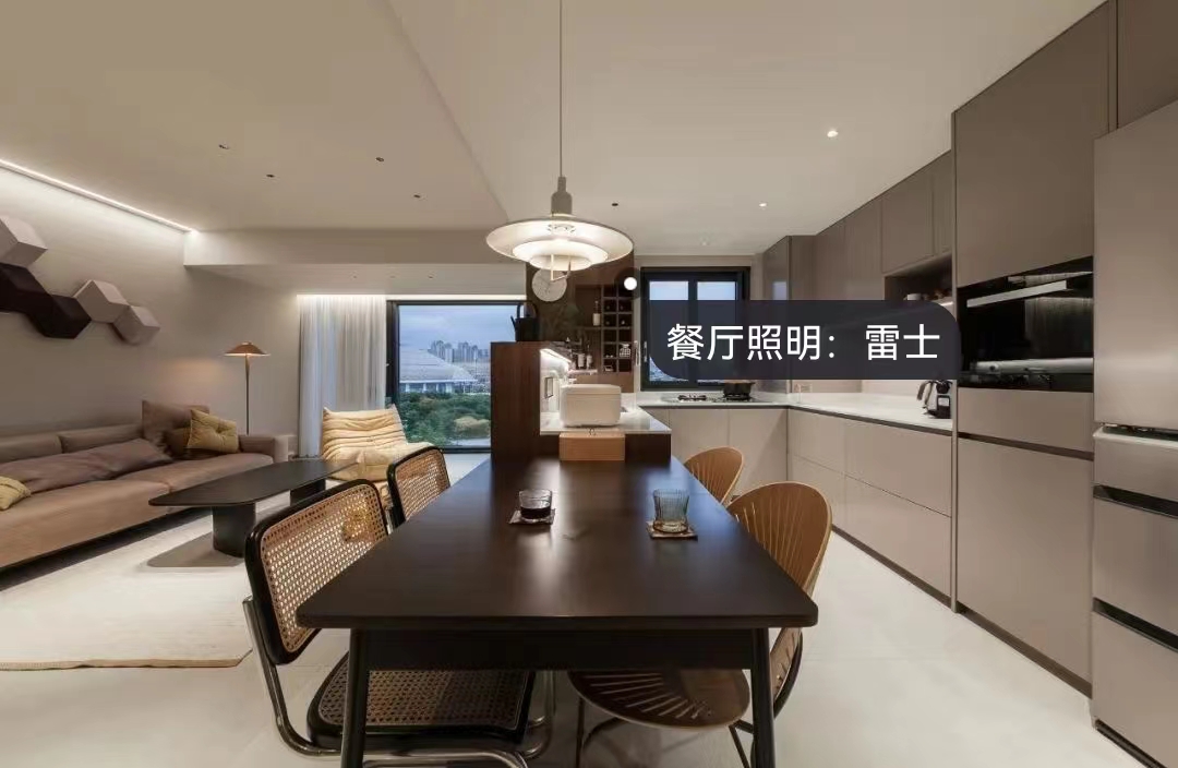 潮酷爸媽帶娃記，輕復(fù)古宅一鏡到底，影音房也沒(méi)放過(guò)