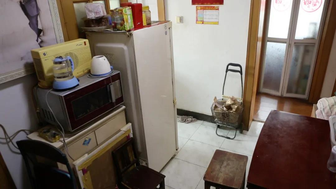 老房沒廳？80㎡三居變兩居，生活、會客、休閑面面俱到！